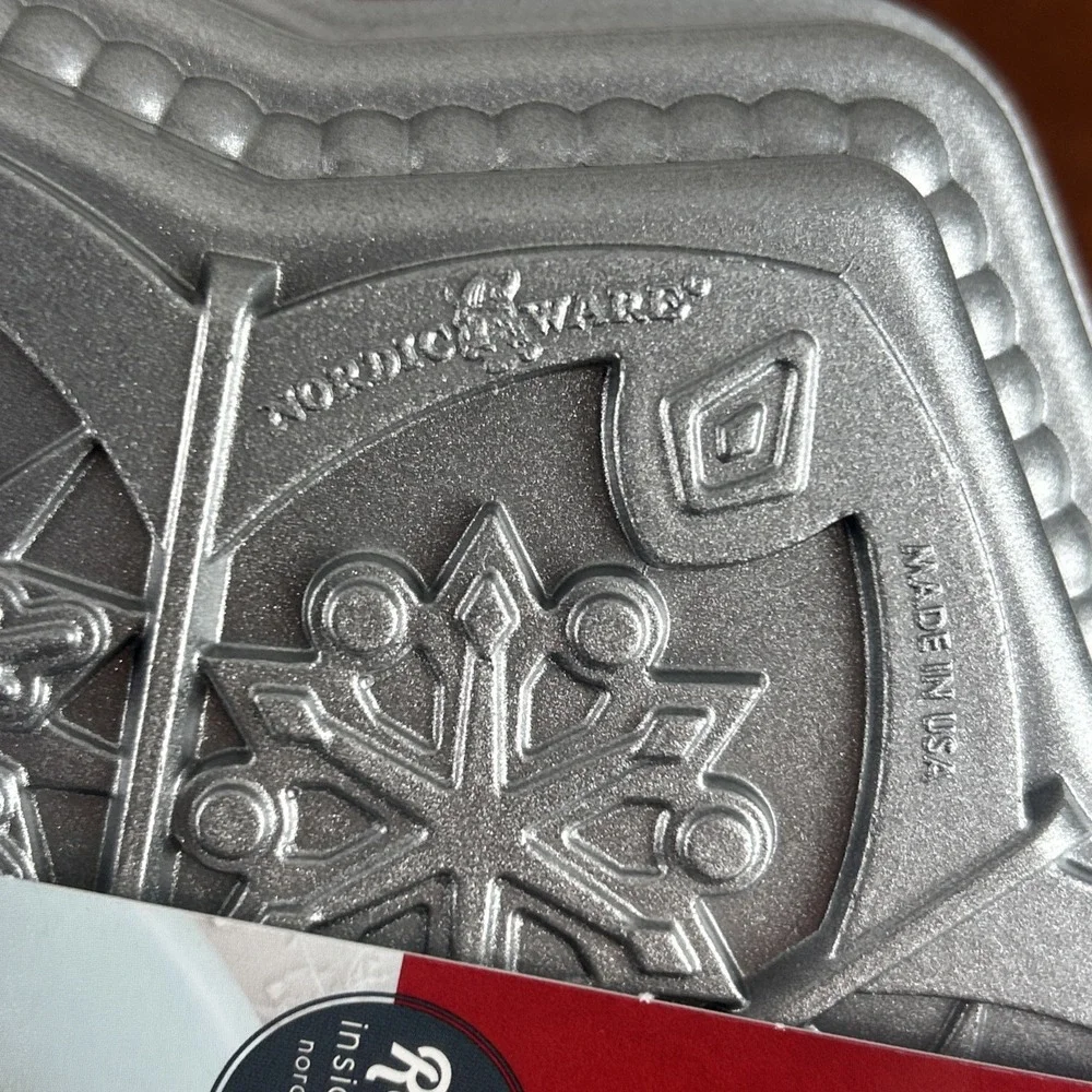 New Nordic Ware Sweet Snowflakes Shortbread 6 Cup Aluminium Baking Pan Mold